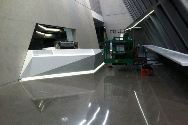 polishing floor with machine